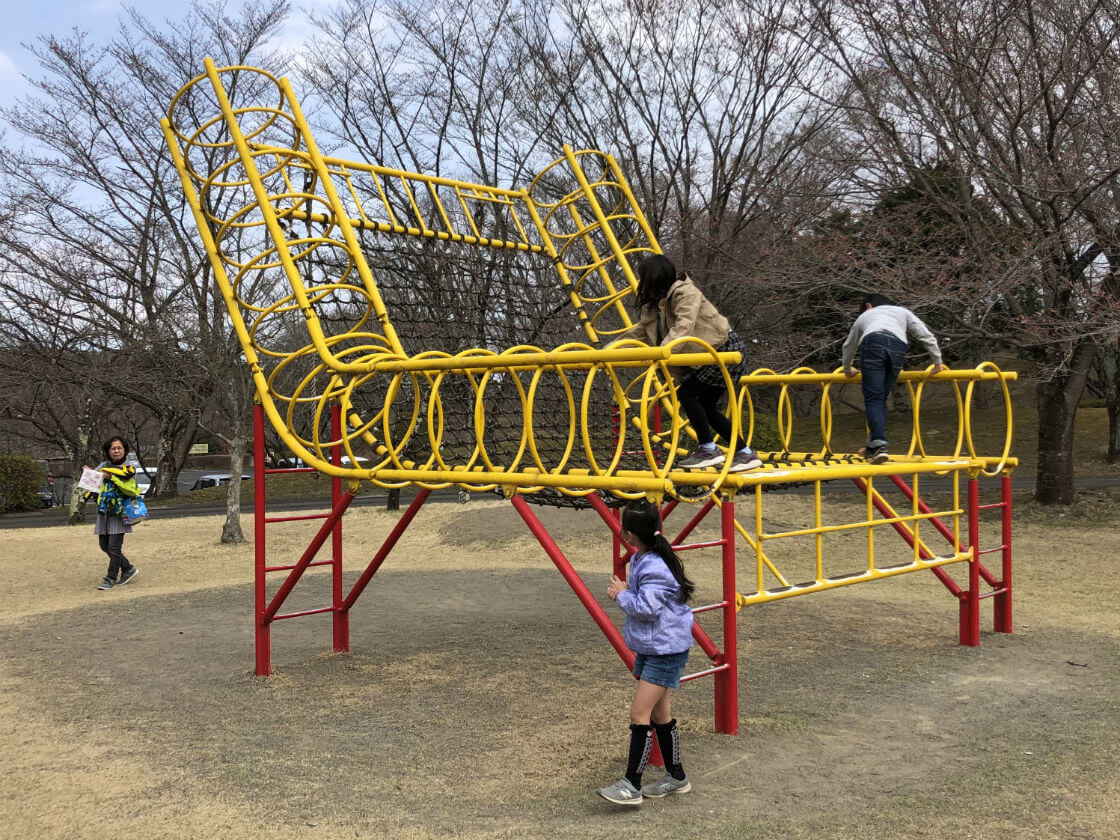 つがの里スポーツ公園 巨大なロープジャングルジムがある綺麗な公園