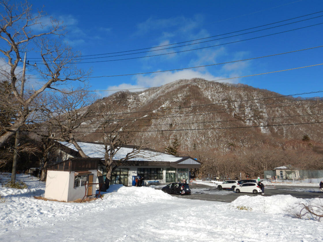 冬の赤城山には 子供に安全な無料雪遊び場があった