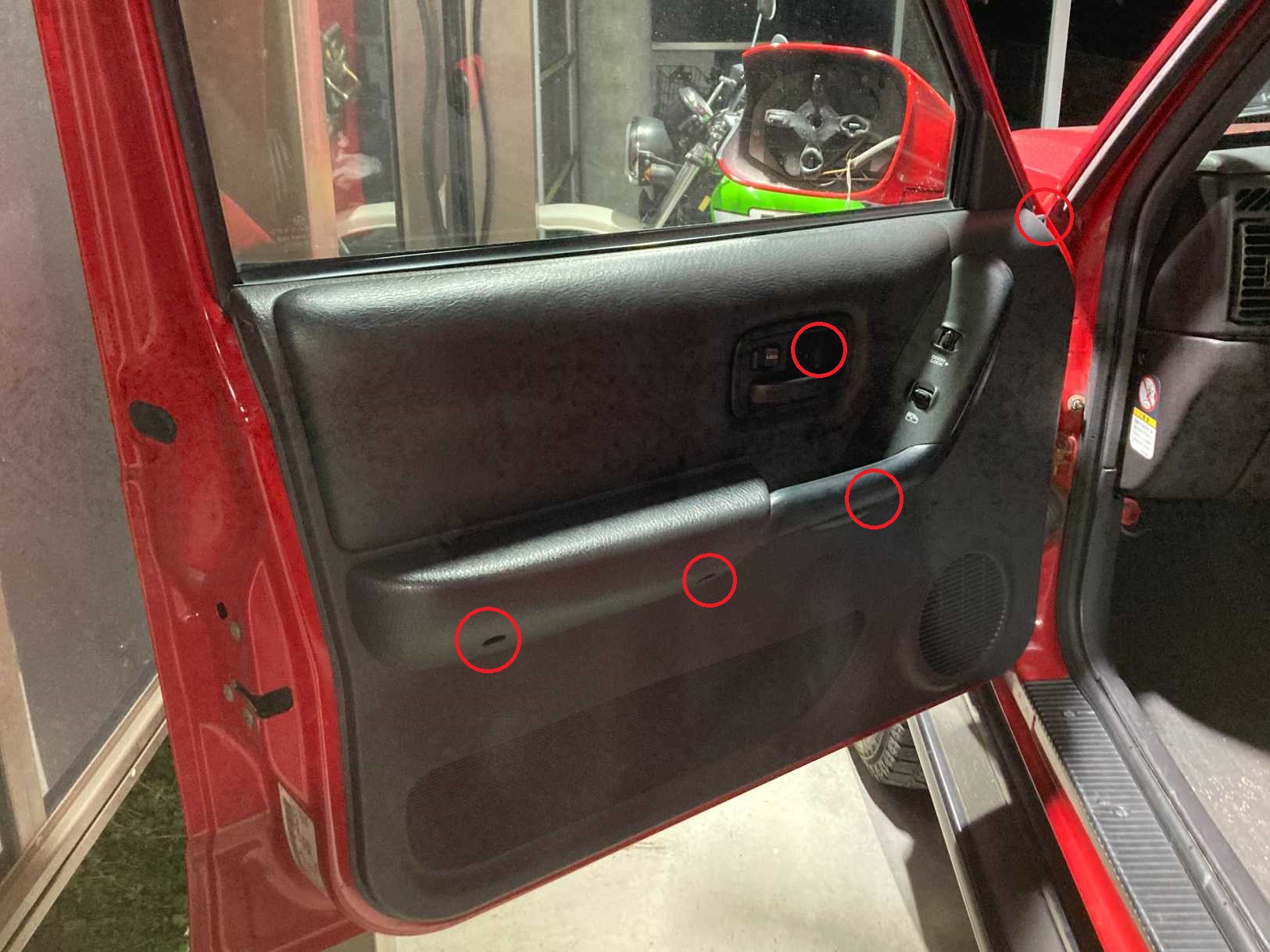 チェロキーxj サイドミラー破損 割れの修理 サイドミラーの取り外し